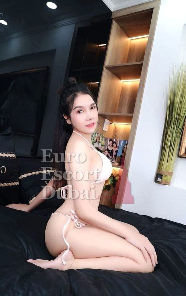 Akiko, 25, escort in Dubai — black hair, 160 cm (photo 1 of 8)
