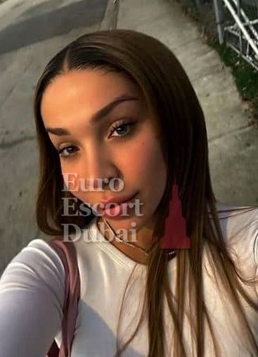 Lucie, 21, escort in Dubai — British, 158 cm (photo 5 of 13)