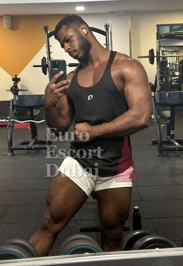 Owen, 29, escort in Dubai — black hair, 183 cm (photo 7 of 13)