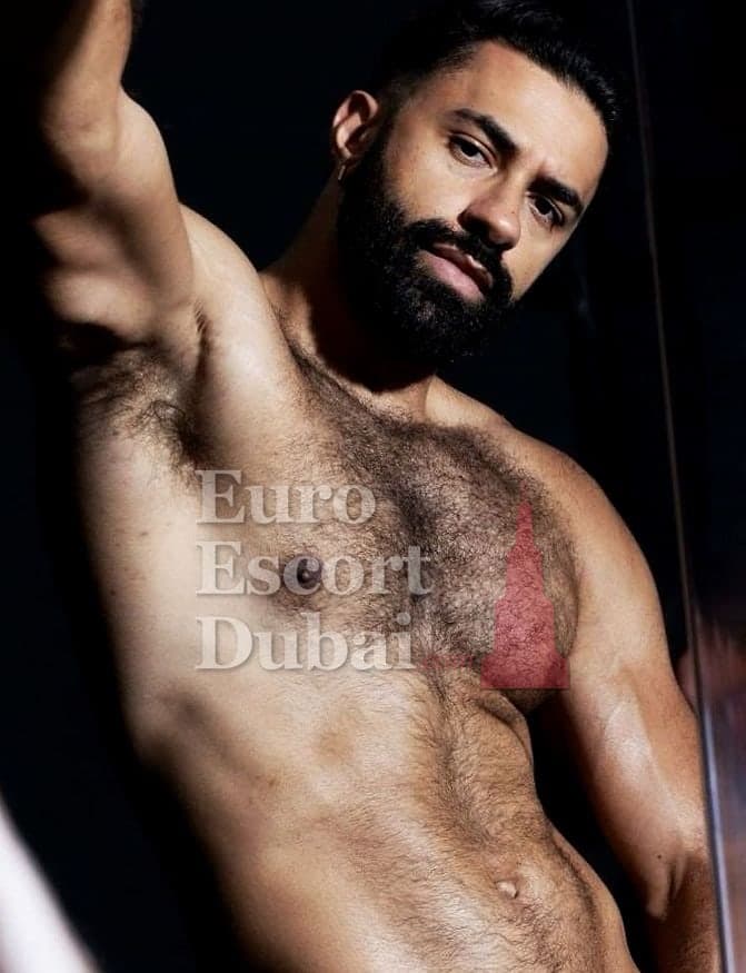 Sam, 35, escort in Dubai — black hair, 180 cm (photo 7 of 10)