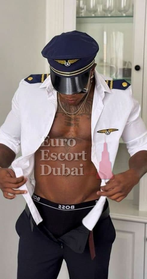 Seth, 25, escort in Dubai — 190 cm, black hair (photo 10 of 13)