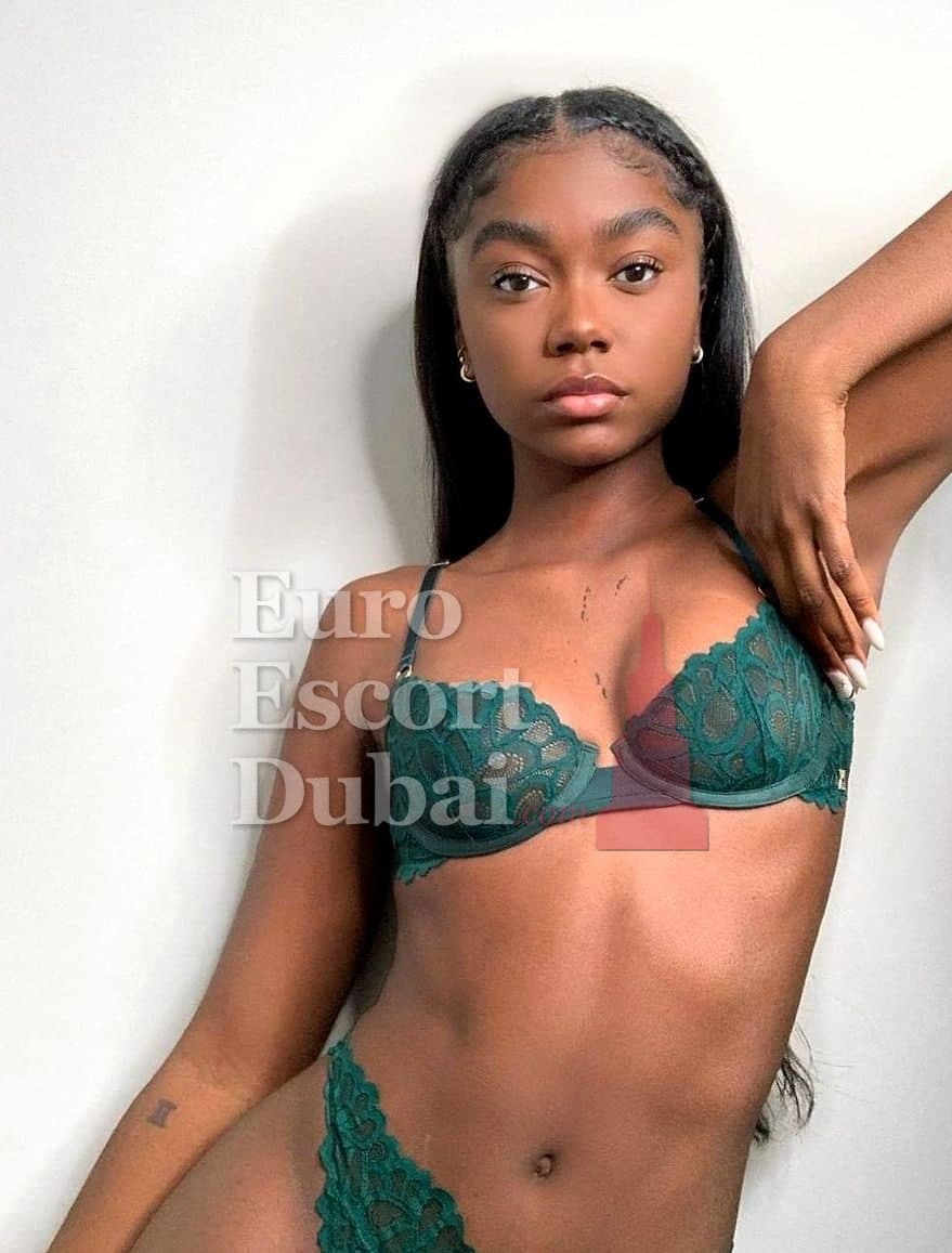 Somto, 26, escort in Dubai — black hair, 152 cm (photo 3 of 5)