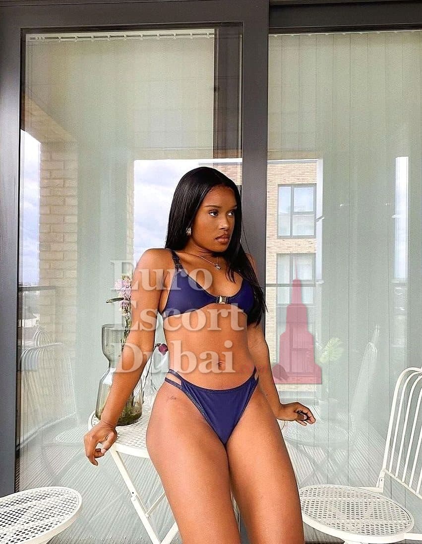 Ngozi, 26, escort in Abu Dhabi — 160 cm, black hair (photo 4 of 4)