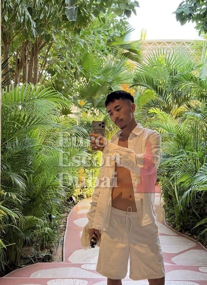 Leon, 23, escort in Dubai — 170 cm, black hair (photo 8 of 13)