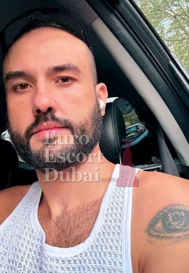 Daniel, 33, escort in Dubai — 188 cm, black hair (photo 4 of 10)