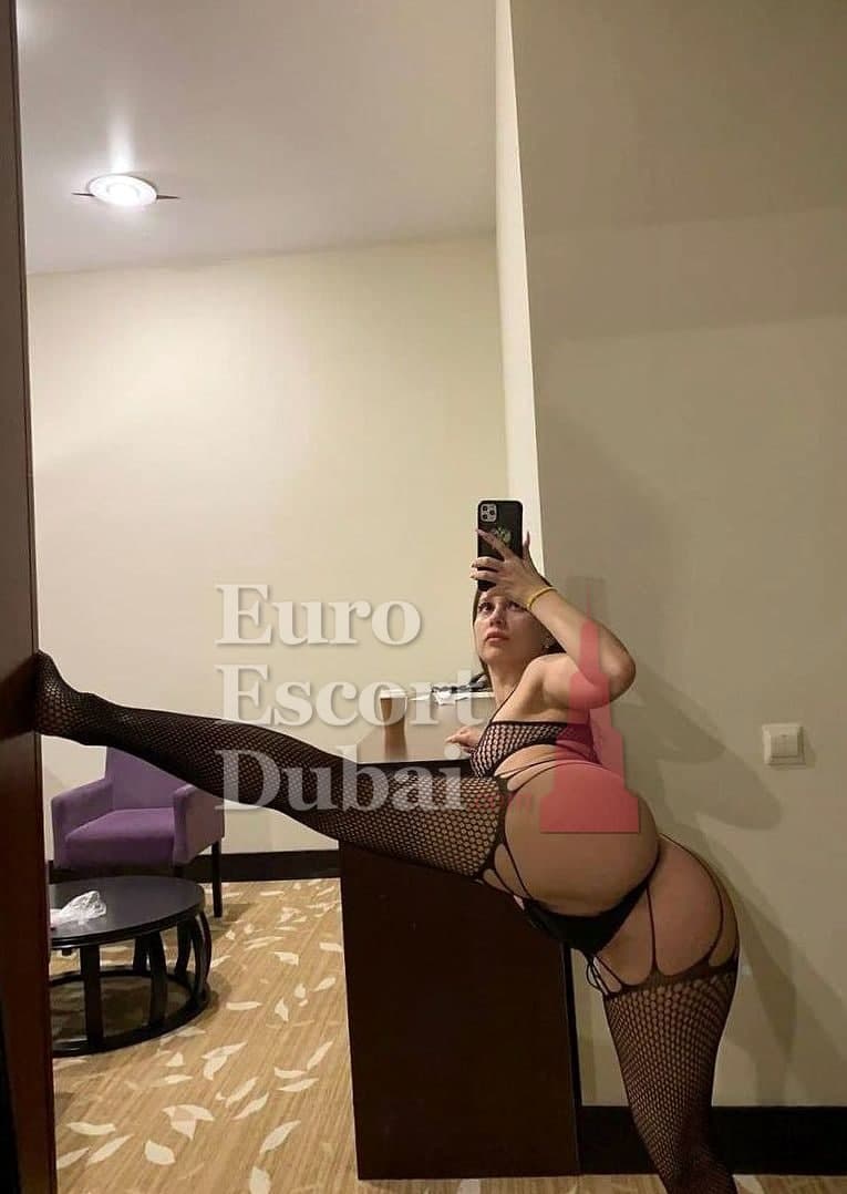 Tiphaine, 28, escort in Dubai — blonde hair, 169 cm (photo 1 of 6)