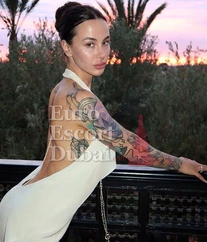 Roxana Skye, 27, escort in Dubai — 170 cm, brown hair (photo 6 of 13)