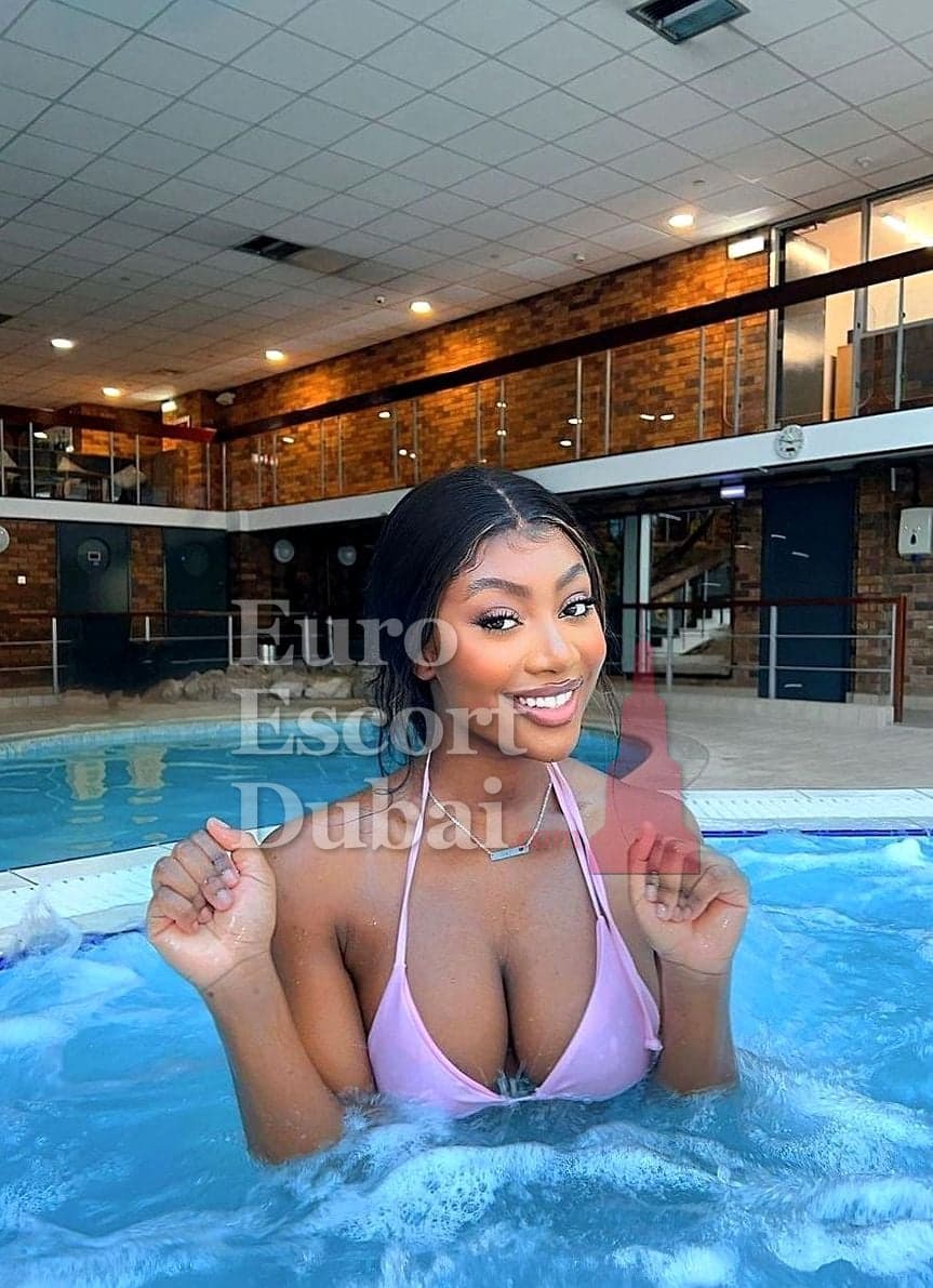 Ijeoma, 25, escort in Dubai — black hair, 168 cm (photo 3 of 5)