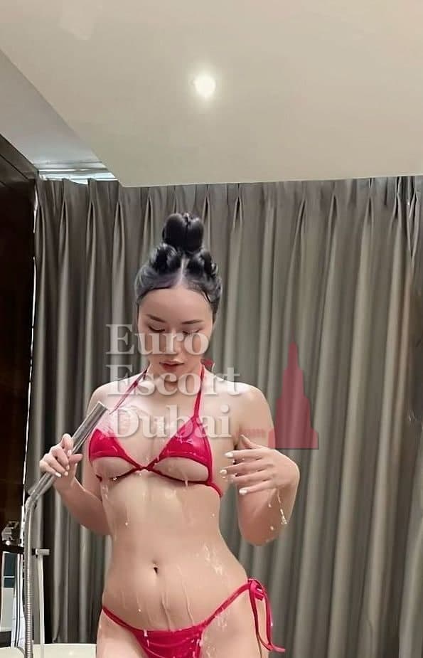 Areej, 23, escort in Dubai — black hair, Emirati (photo 1 of 10)