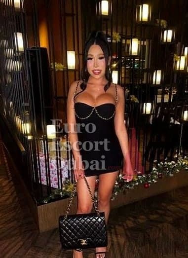 Hana, 24, escort in Dubai — 161 cm, black hair (photo 6 of 13)