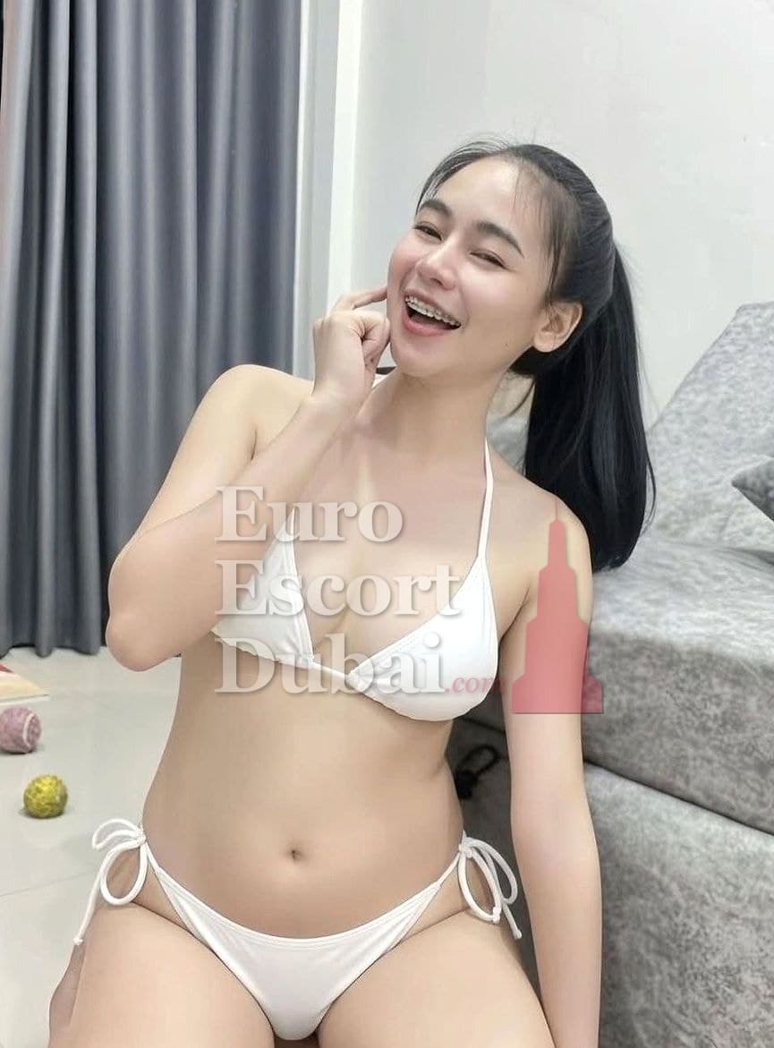 Kim, 22, escort in Abu Dhabi — Indonesian, 157 cm (photo 5 of 5)