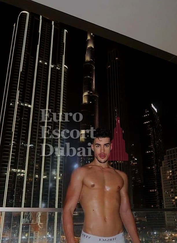 Blake, 24, escort in Dubai — blonde hair, 185 cm (photo 11 of 13)