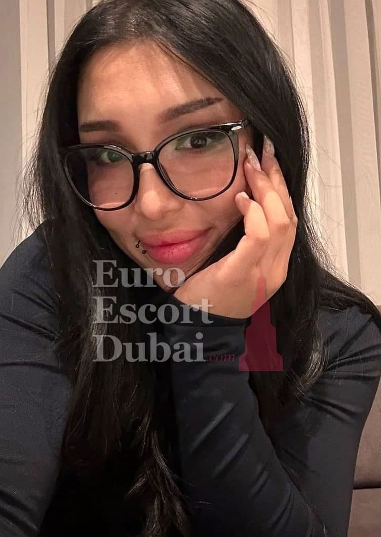 Botagoz, 28, escort in Dubai — black hair, Uzbek (photo 7 of 13)