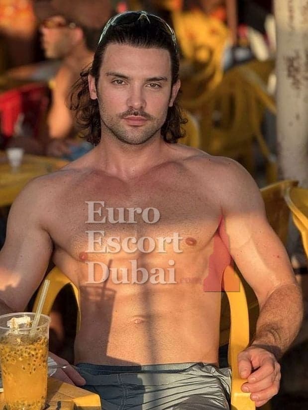 Ethan, 32, escort in Dubai — brown hair, 183 cm (photo 5 of 10)