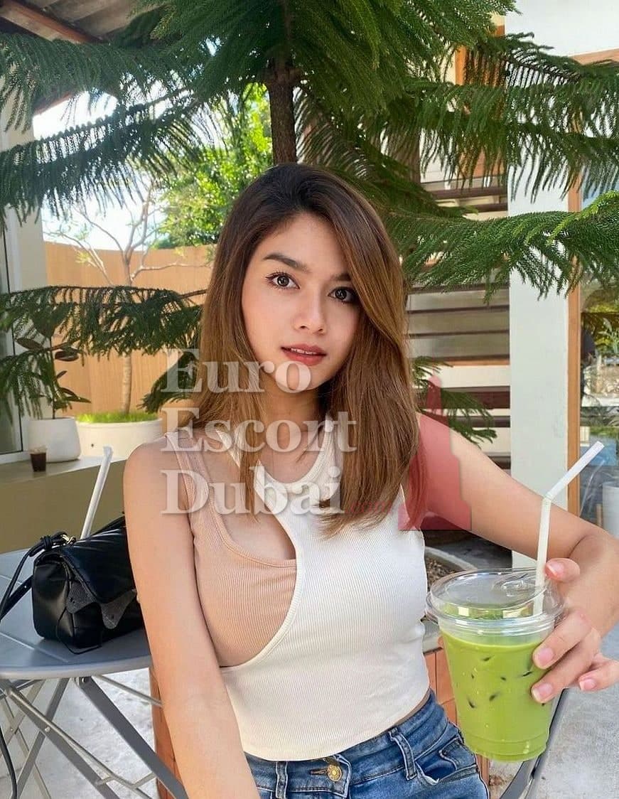 Jasmine, 26, escort in Dubai — 167 cm, black hair (photo 6 of 9)