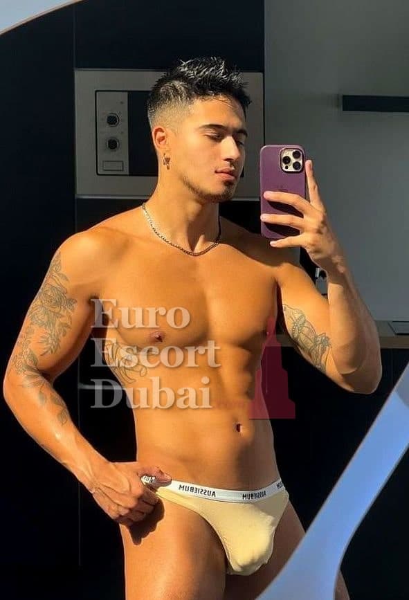 Maksim, 25, escort in Dubai — 178 cm, black hair (photo 4 of 8)