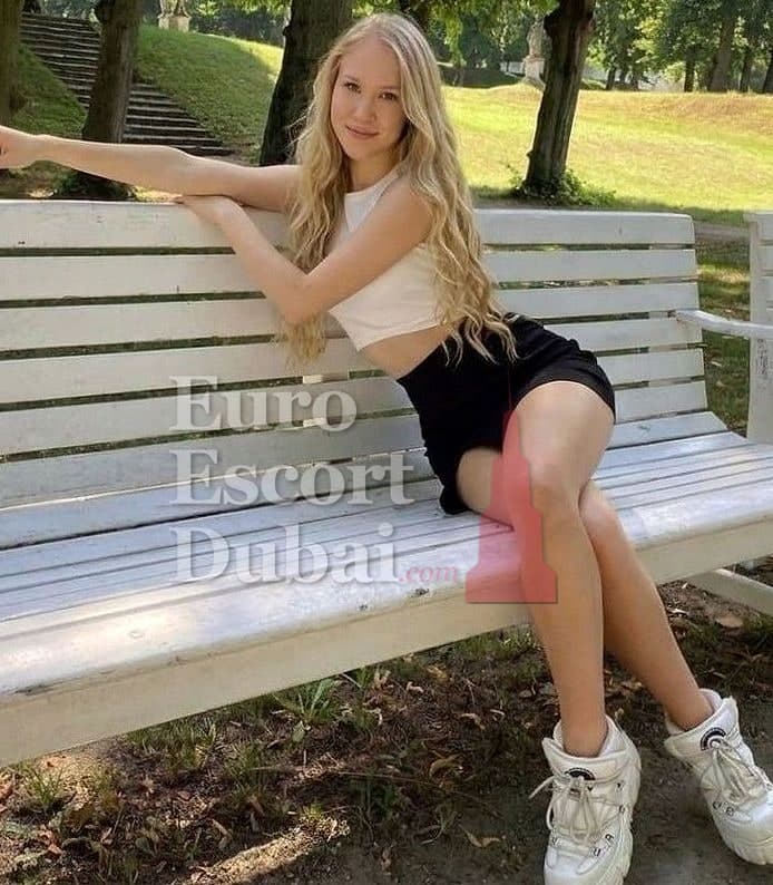 Darina, 20, escort in Dubai — blonde hair, Russian (photo 13 of 13)