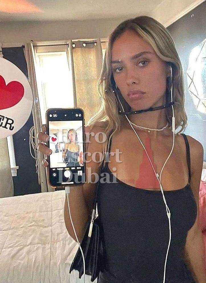 Josephine, 22, escort in Dubai — French, 169 cm (photo 5 of 6)
