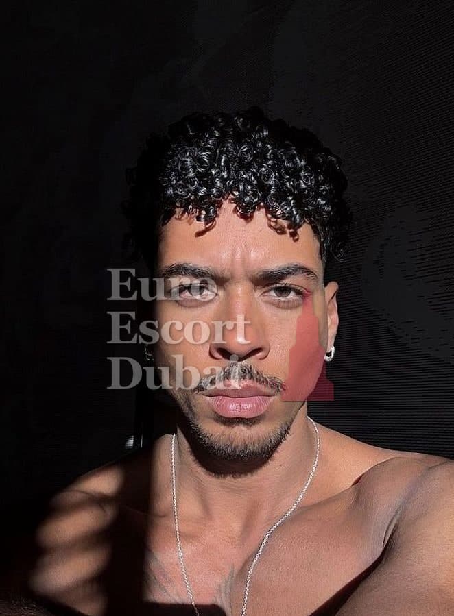Matt, 25, escort in Dubai — 190 cm, black hair (photo 2 of 13)