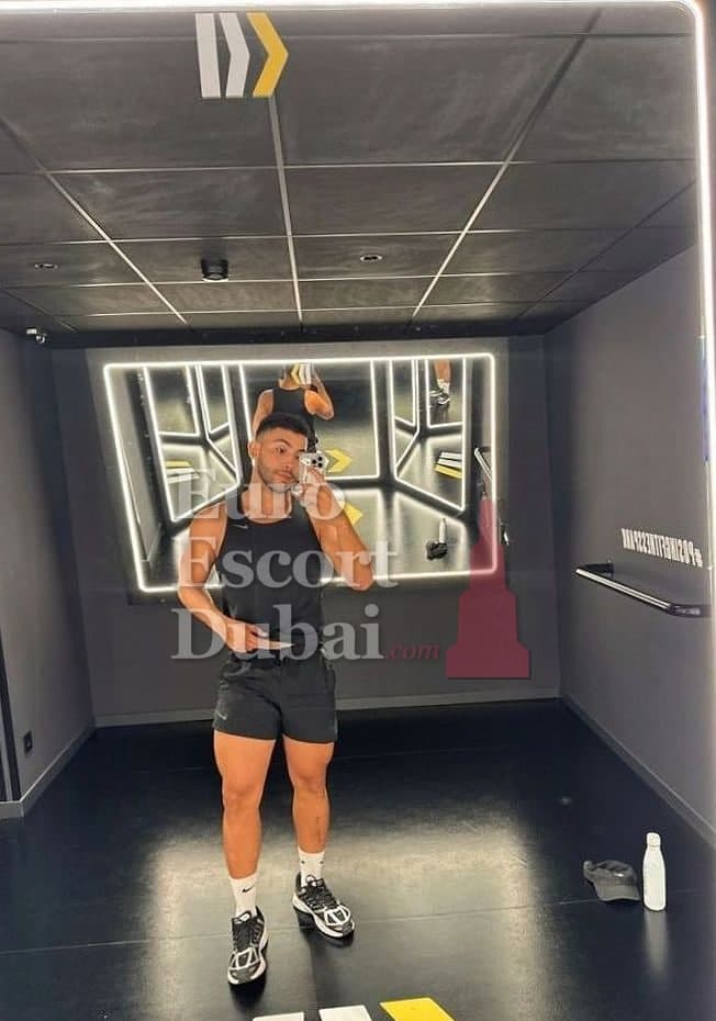 Takeshi, 25, escort in Dubai — 185 cm, black hair (photo 4 of 7)