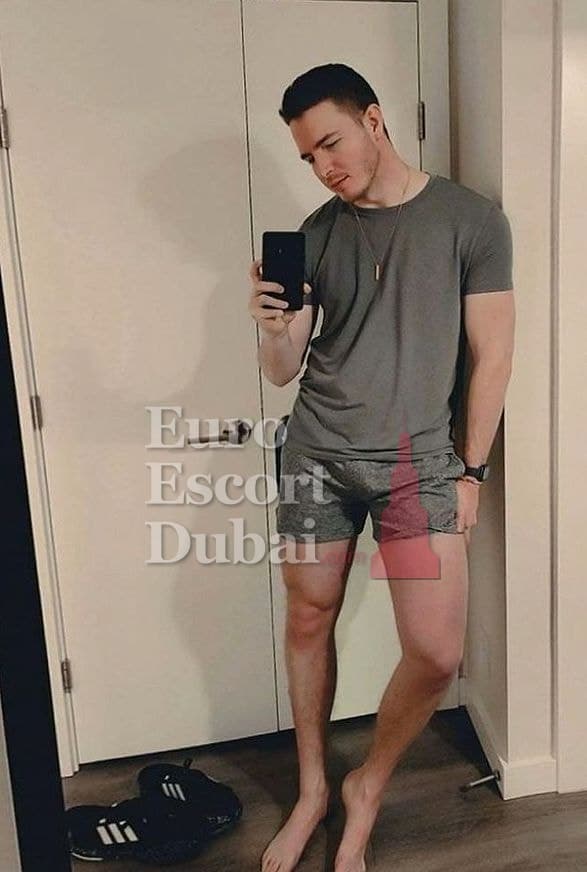 Jake, 28, escort in Dubai — brown hair, 193 cm (photo 7 of 8)