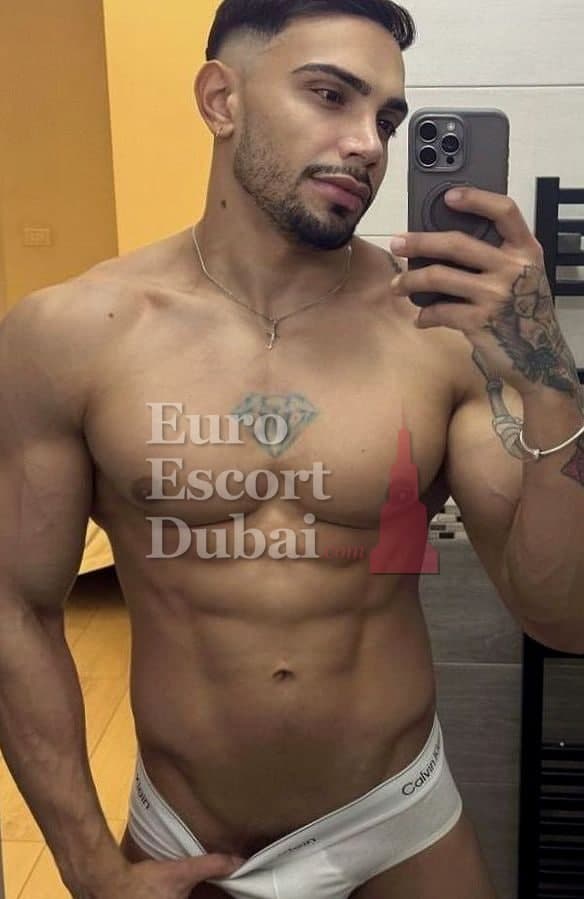 Pavel, 27, escort in Dubai — black hair, 183 cm (photo 3 of 7)