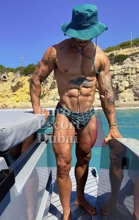 Marco, 29, escort in Dubai — 178 cm, black hair (photo 10 of 10)