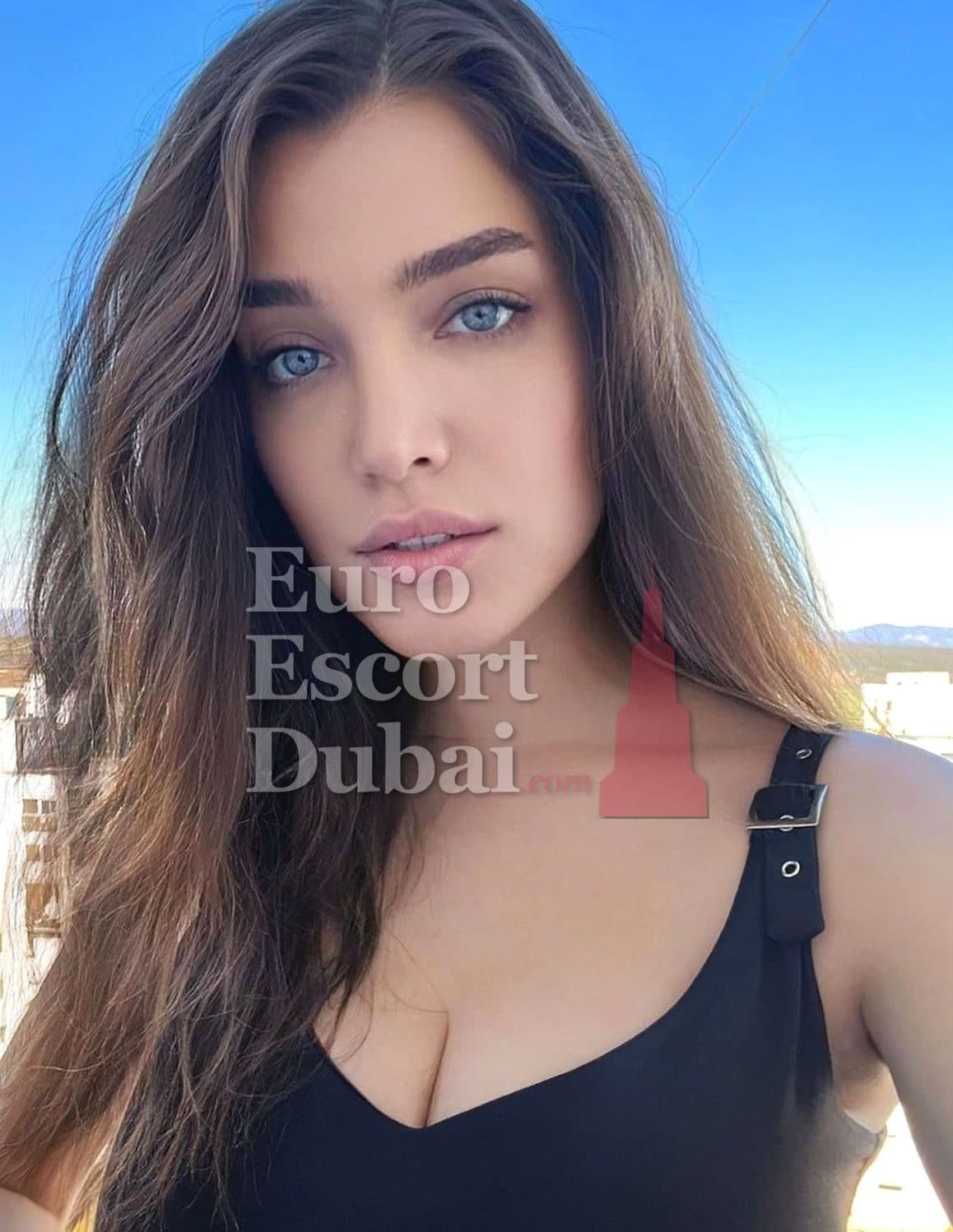 Talita, 30, escort in Dubai — 164 cm, blonde hair (photo 2 of 7)