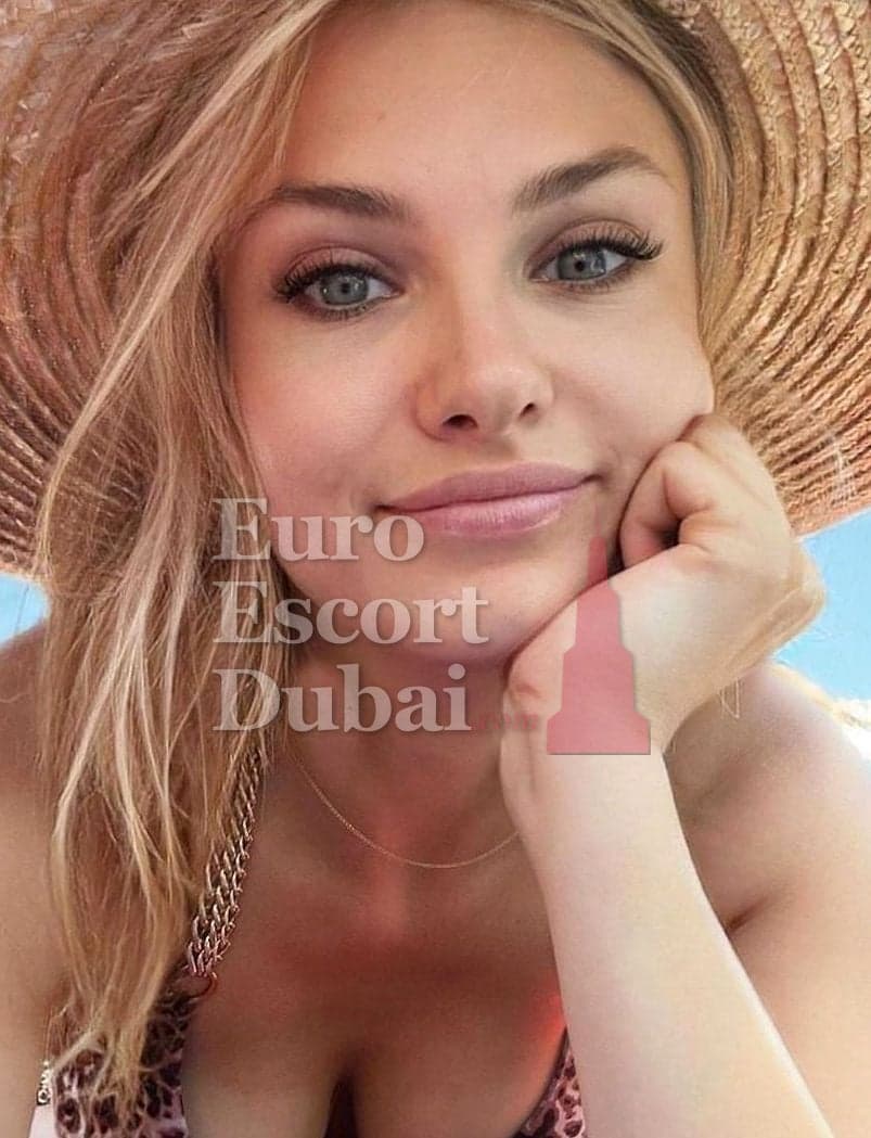 Polina, 24, escort in Dubai — 170 cm, blonde hair (photo 3 of 6)