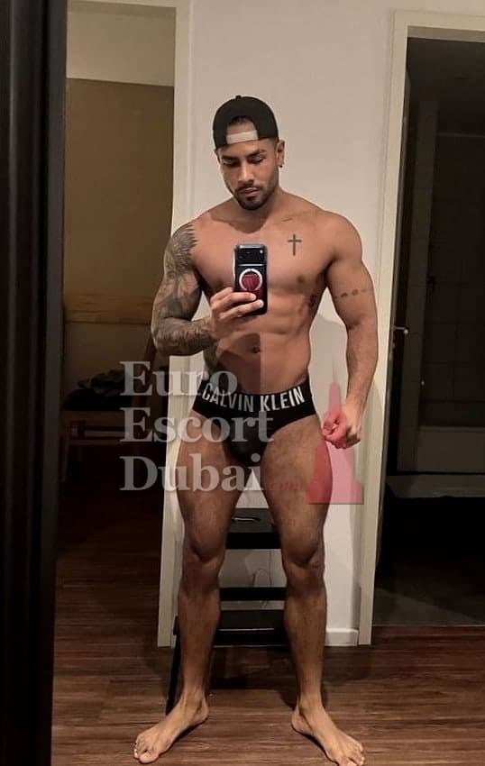 Rhys, 28, escort in Dubai — black hair, 183 cm (photo 3 of 9)