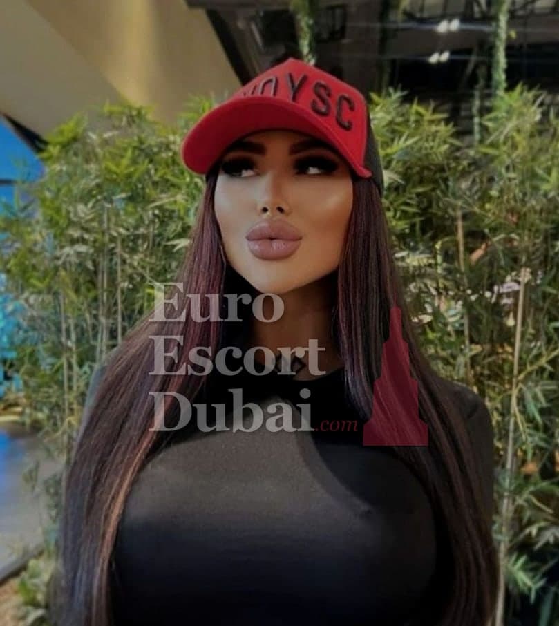 Ariana, 30, escort in Dubai — Spanish, 168 cm (photo 2 of 6)