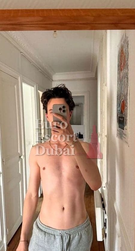 Leo, 23, escort in Dubai — brown hair, 180 cm (photo 1 of 13)