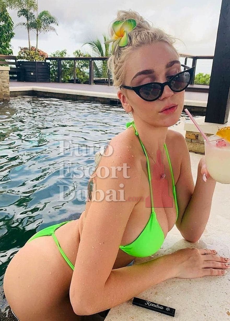 Evelina, 29, escort in Dubai — brown hair, Slovak (photo 4 of 4)