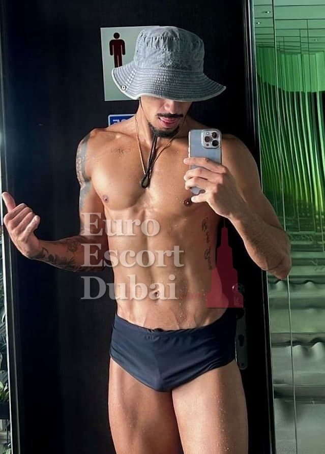 Dev, 26, escort in Dubai — black hair, 183 cm (photo 3 of 13)