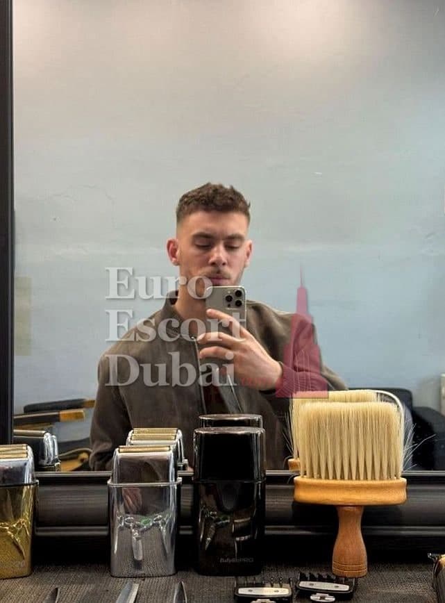 Luke, 20, escort in Abu Dhabi — black hair, 195 cm (photo 1 of 7)