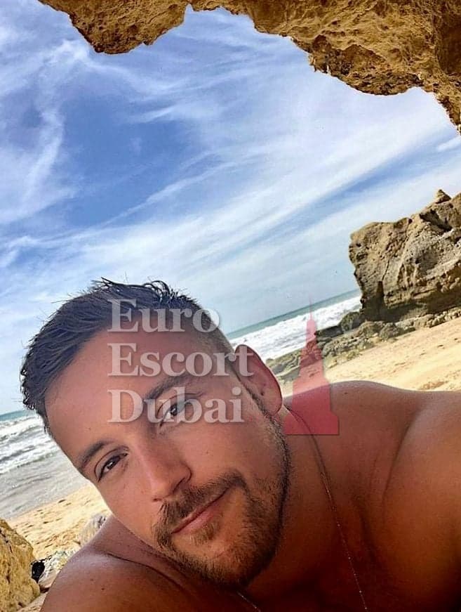 Nathan, 29, escort in Dubai — brown hair, 183 cm (photo 9 of 10)