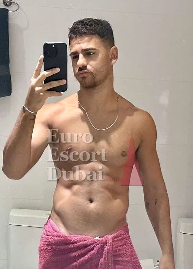 Matteo, 23, escort in Dubai — 173 cm, black hair (photo 4 of 9)