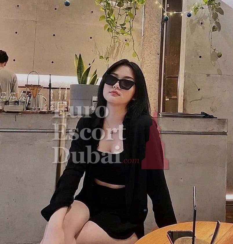 Mali, 22, escort in Abu Dhabi — black hair, 165 cm (photo 1 of 6)
