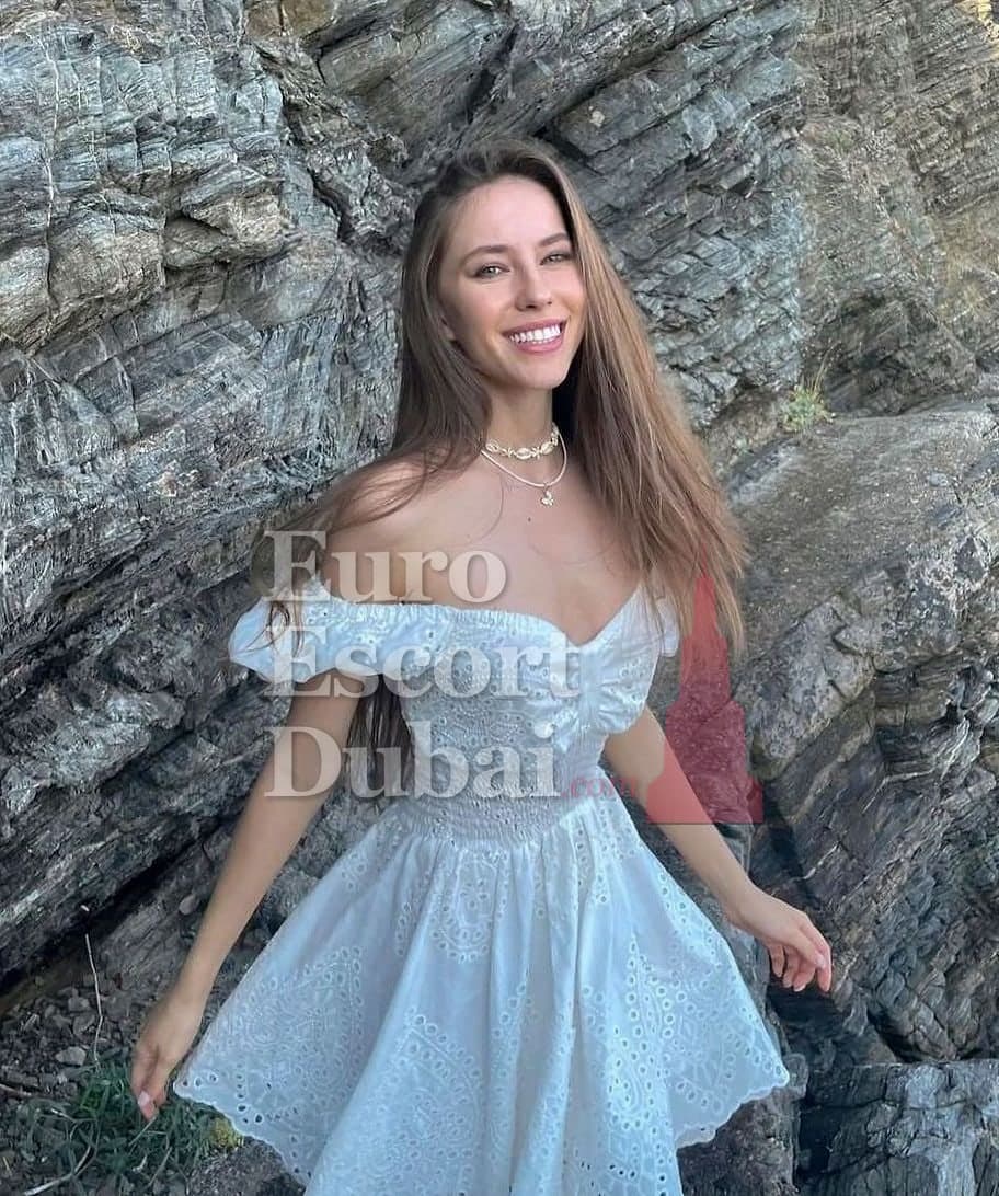 Freja, 22, escort in Dubai — 168 cm, brown hair (photo 6 of 6)