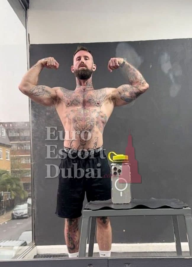 Victor, 36, escort in Abu Dhabi — 185 cm, brown hair (photo 4 of 13)