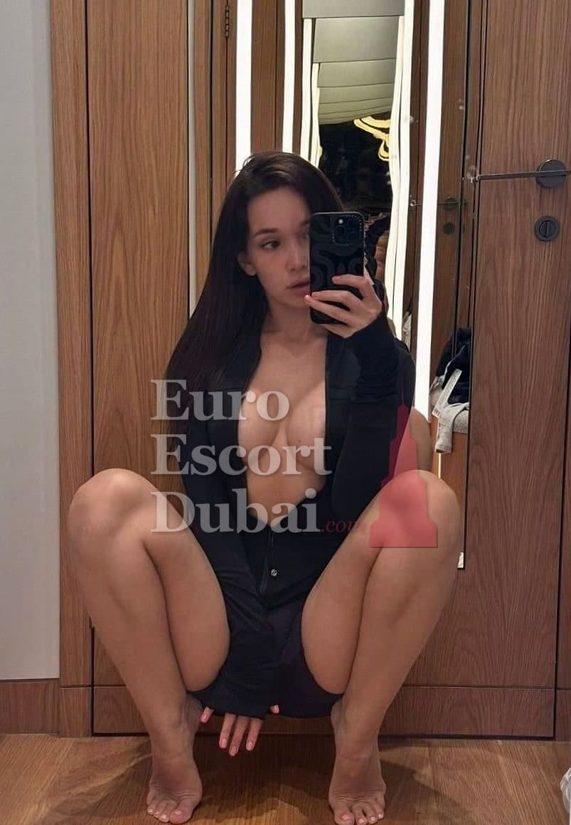 Pamela, 27, escort in Dubai — 185 cm, brown hair (photo 4 of 6)