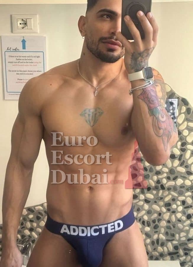 Pavel, 27, escort in Dubai — 183 cm, black hair (photo 2 of 7)