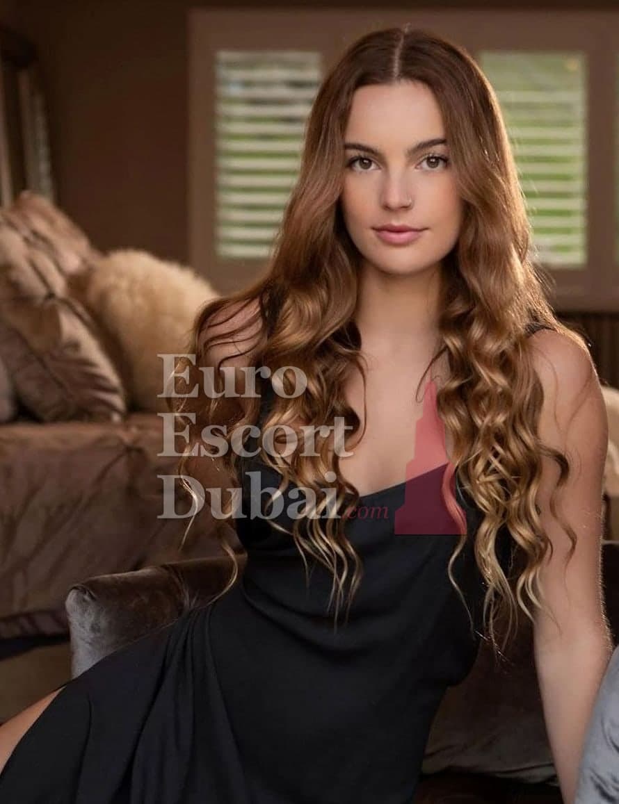 Aspasia, 20, escort in Dubai — French, 170 cm (photo 5 of 6)