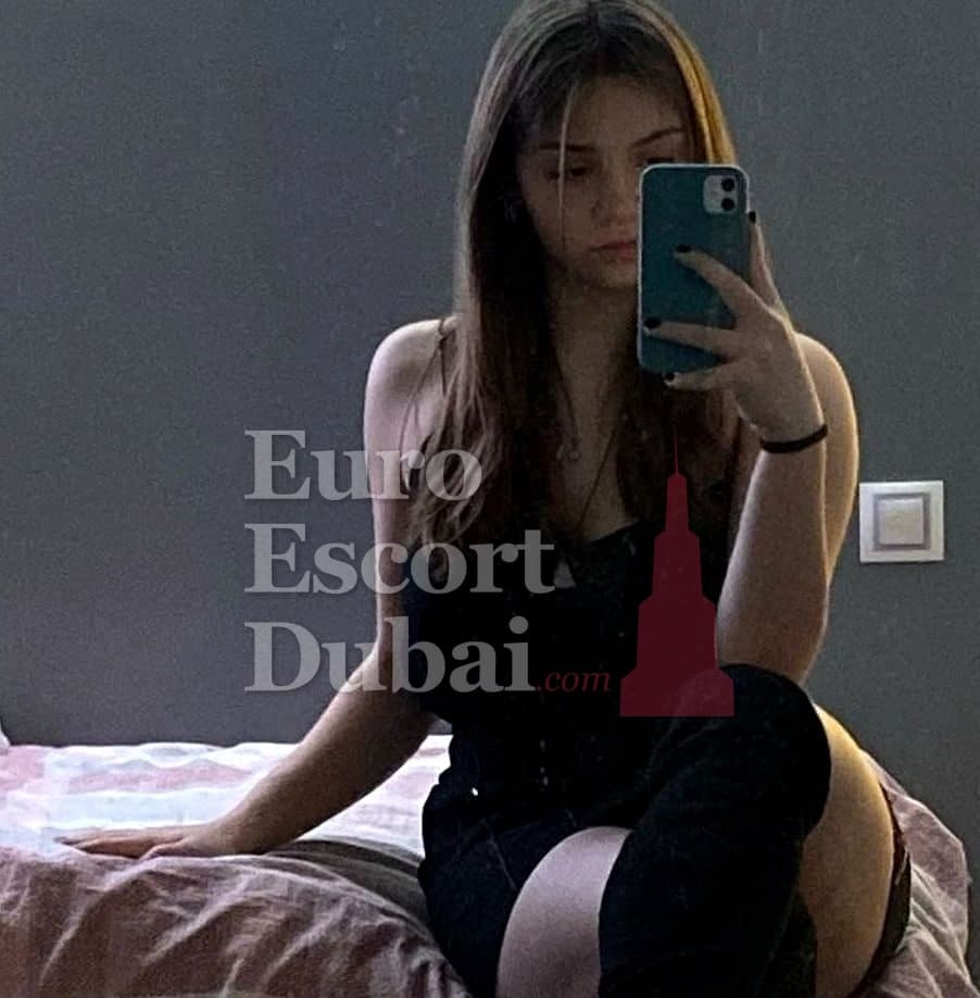 Divine, 27, escort in Dubai — brown hair, Thai (photo 1 of 4)