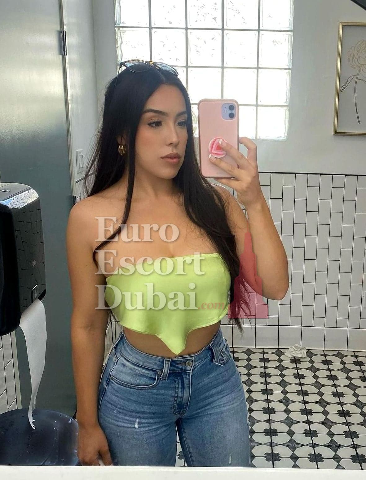 Noa, 30, escort in Dubai — blonde hair, French (photo 1 of 6)