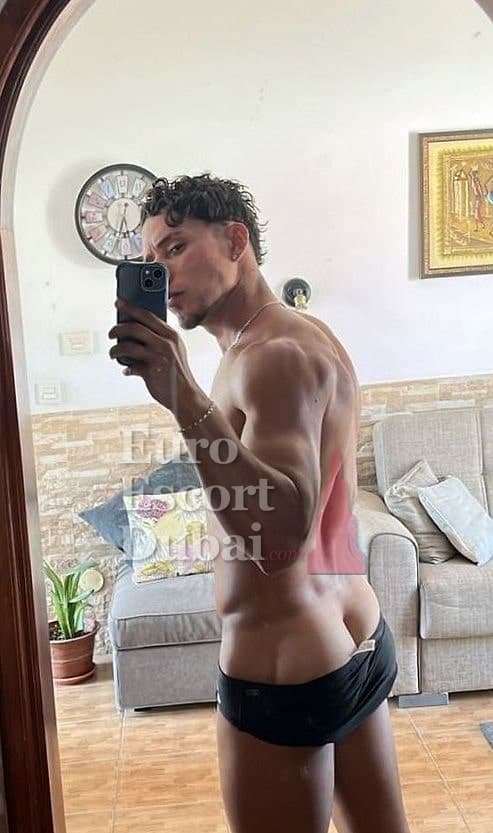 Santiago, 27, escort in Dubai — black hair, 183 cm (photo 3 of 11)