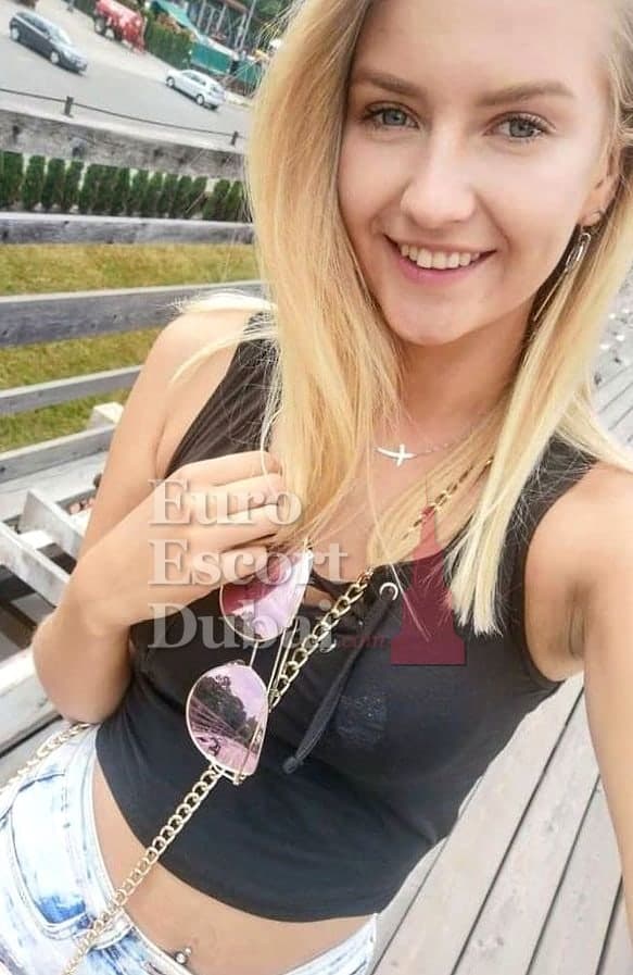 Ozge, 22, escort in Dubai — Turkish, 168 cm (photo 5 of 6)