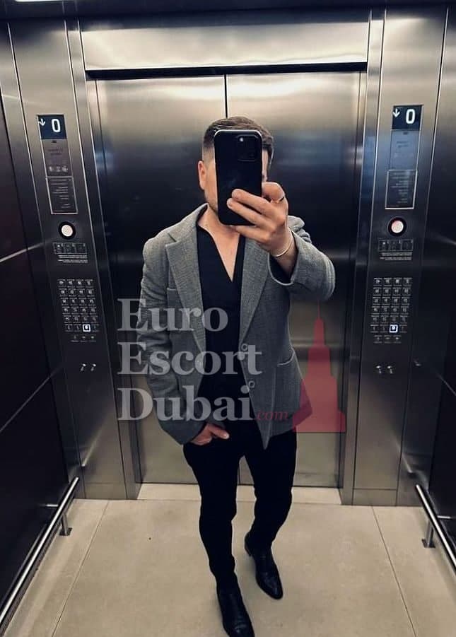 Jordan, 29, escort in Abu Dhabi — black hair, 180 cm (photo 7 of 13)