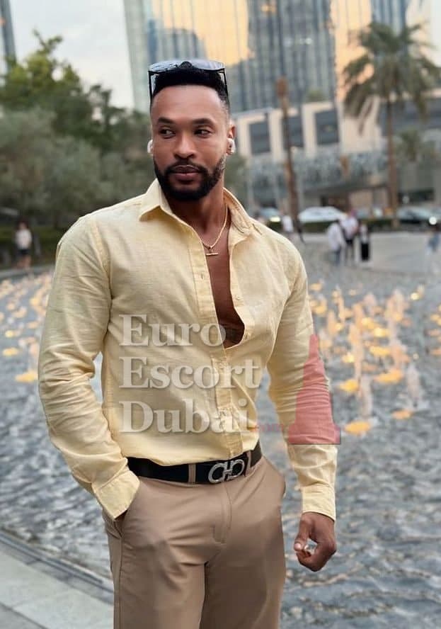 Vlad, 28, escort in Dubai — black hair, 180 cm (photo 13 of 13)