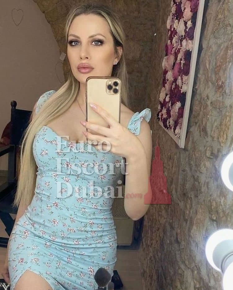 Monique, 21, escort in Dubai — blonde hair, French (photo 4 of 6)